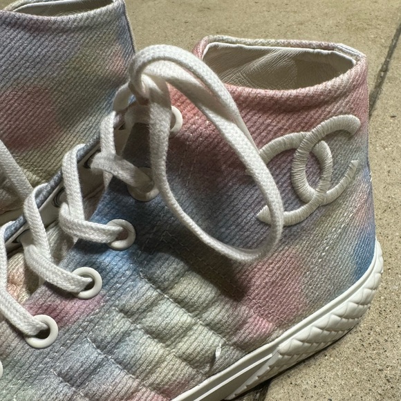 Chanel Printed Multicolor High Top Sneaker CC Logo - Picture 11 of 13